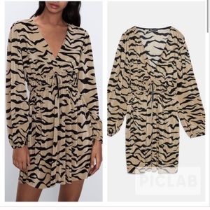 NEW✨ZARA pleated Vneck Dress - Small